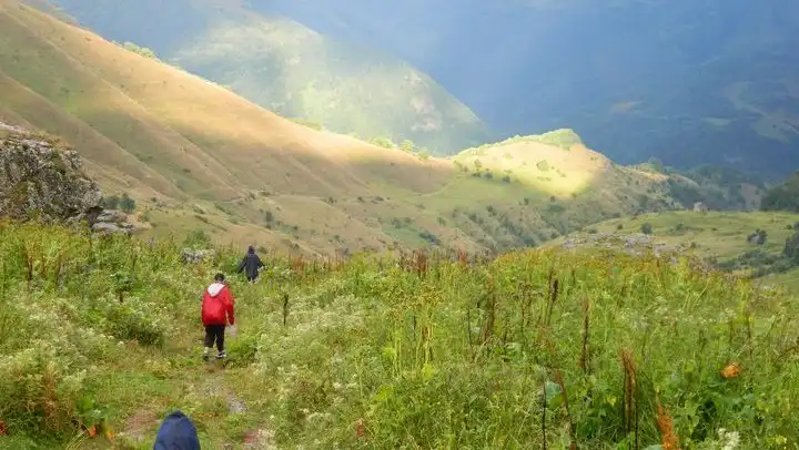Hiking path from Roshka village during wildlife tour in Khevsureti