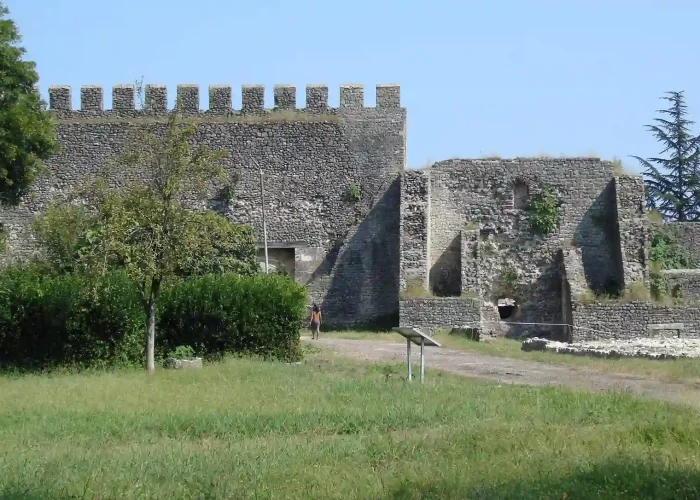 Historic fortification on Tour to Nokalakevi from Batumi