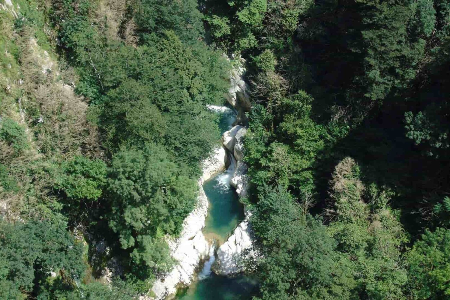 Gordi, green river, view from above, Okatse Canyon