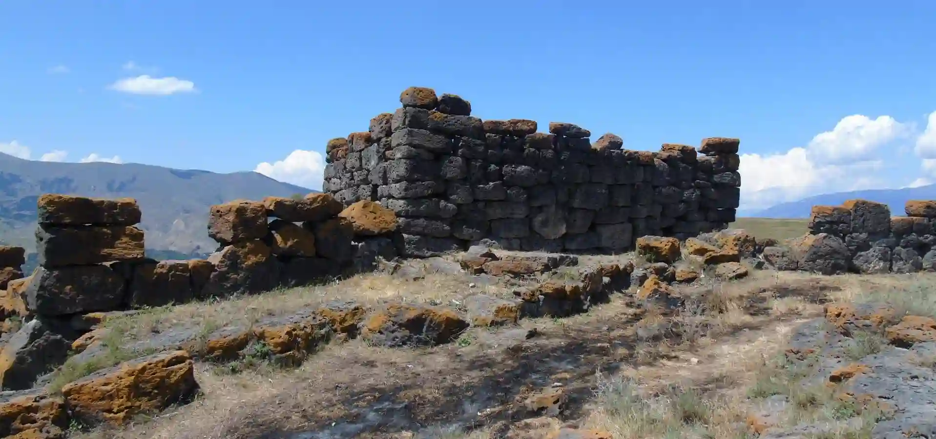 Megalithic Saro fortress - Holidays & excursions in Georgia