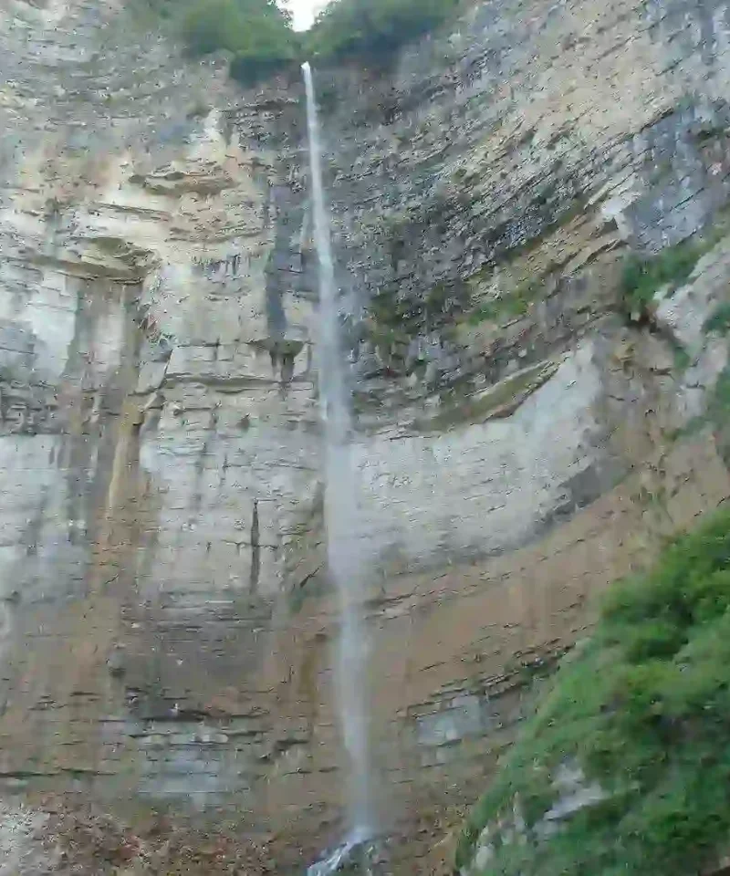 view-70-meter-long-kinchkha-waterfall.